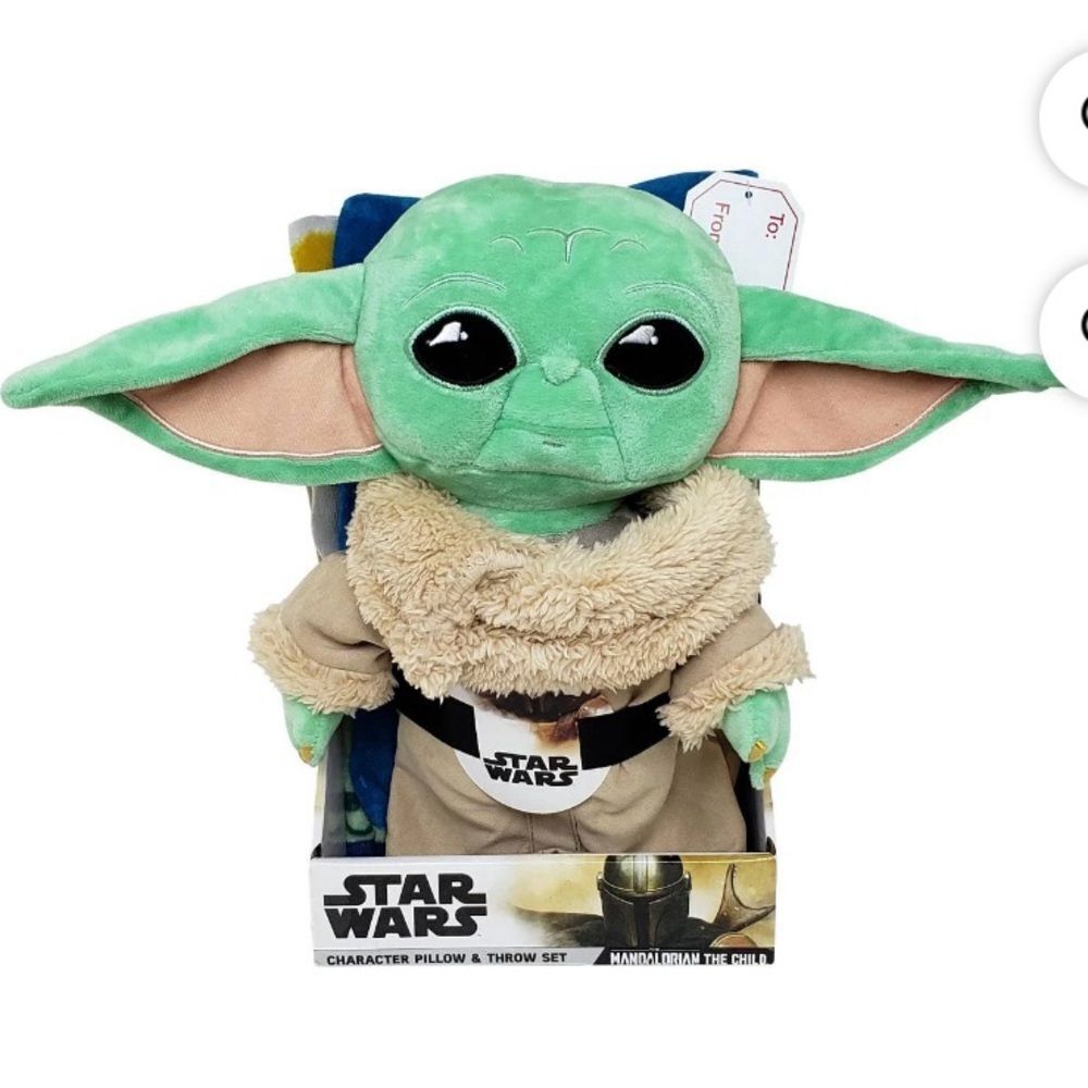 Star Wars Mandalorian The Child Throw with Character Pillow Plush Set. NEW.